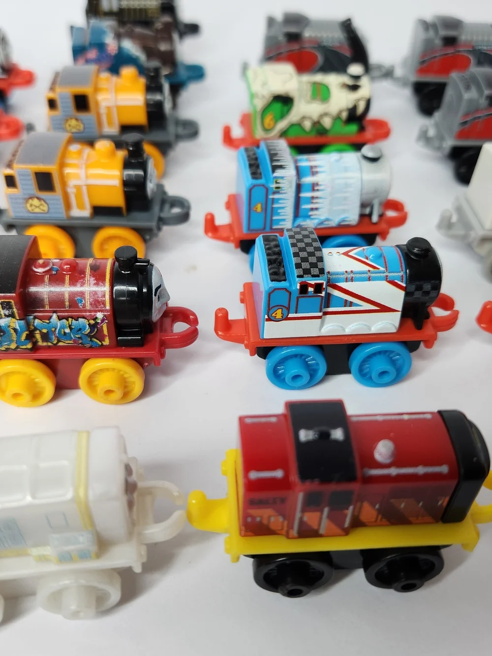 Lot Of 26 Thomas & Friends Minis Assorted Color Toy Train Cars